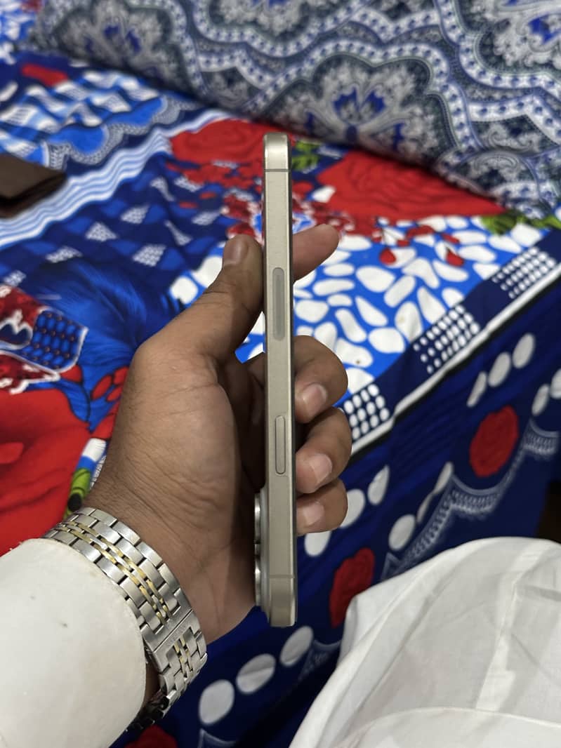 Apple iPhone 15 Pro Max 3