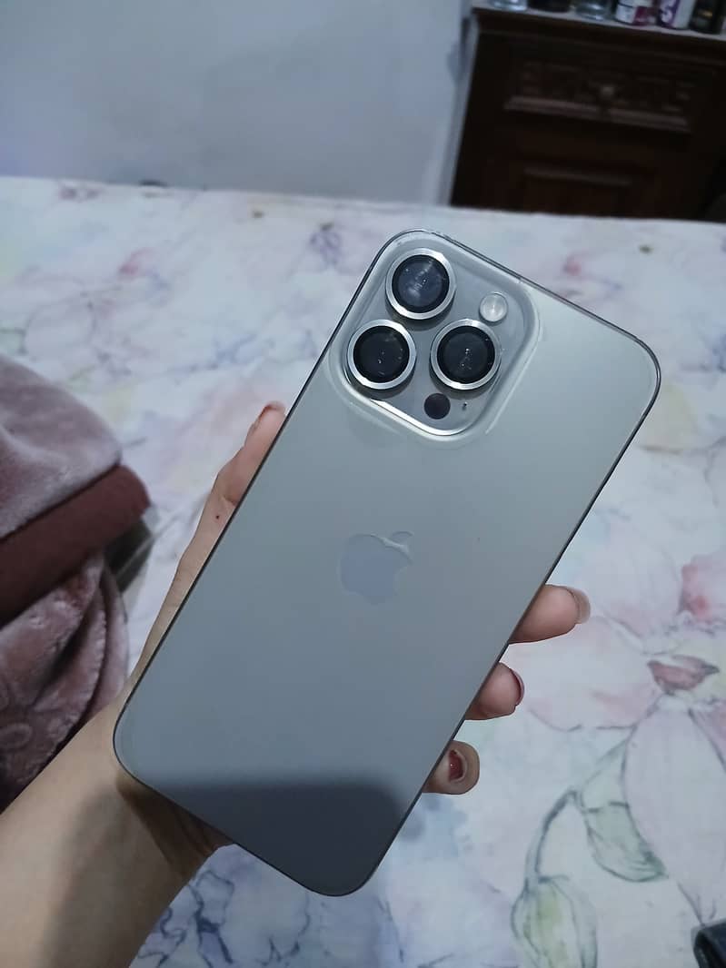 Apple iPhone 15 Pro Max 0