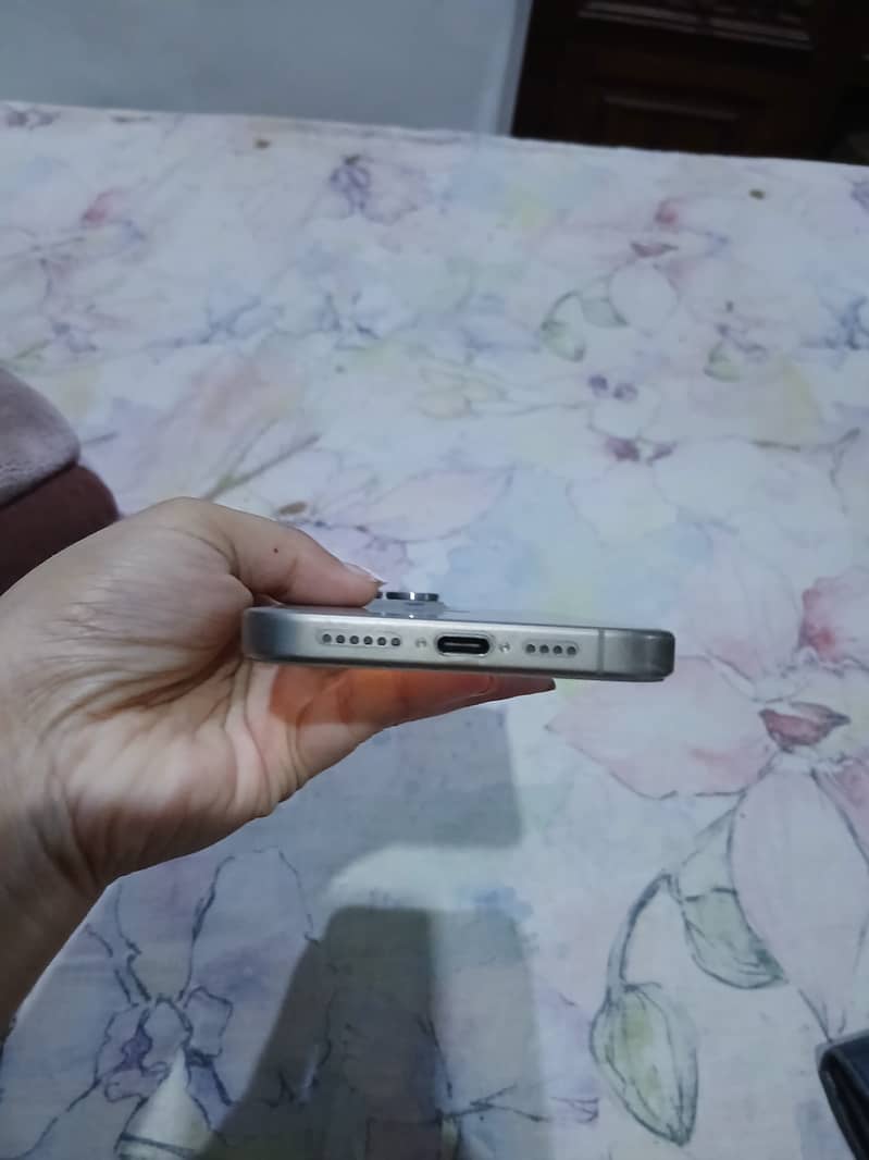 Apple iPhone 15 Pro Max 1