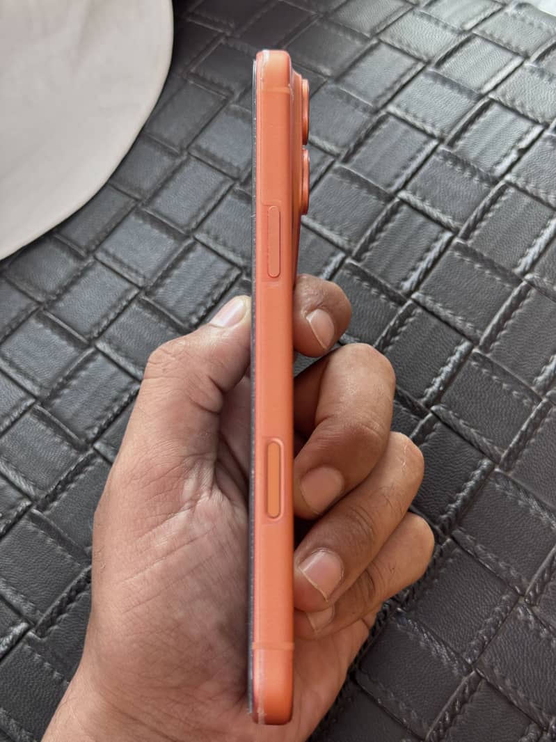 Apple iPhone 17 Pro Max 4