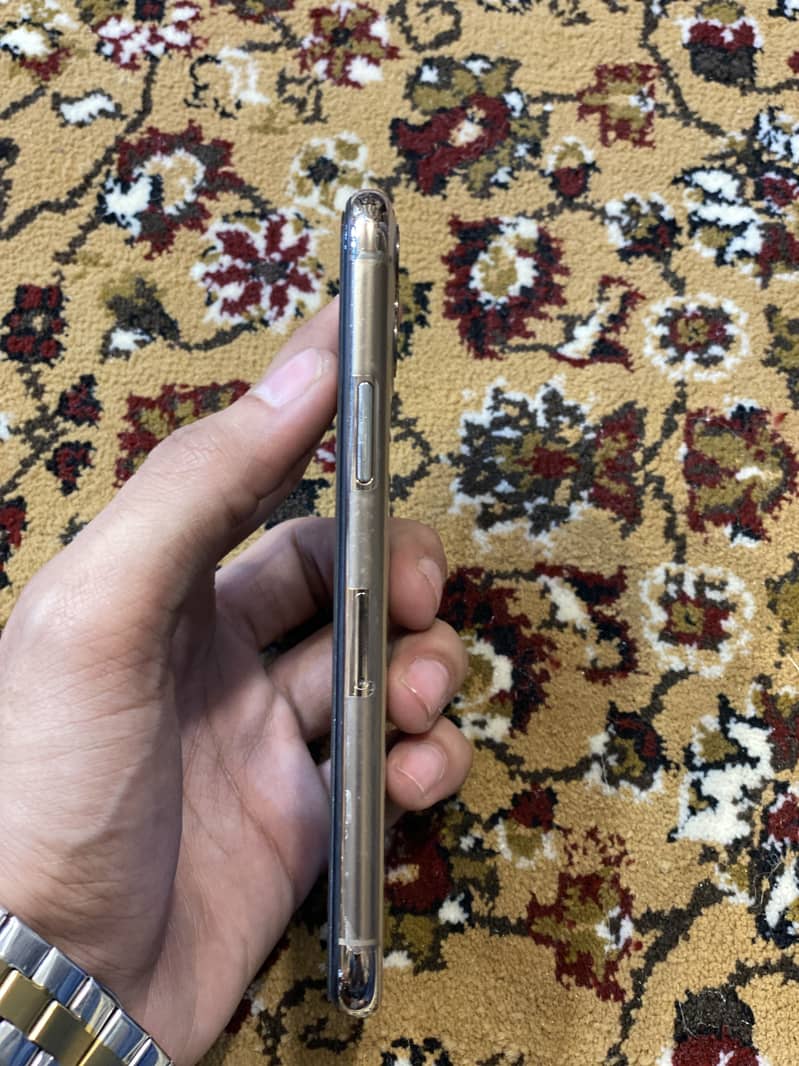 Apple iPhone 11 Pro 1