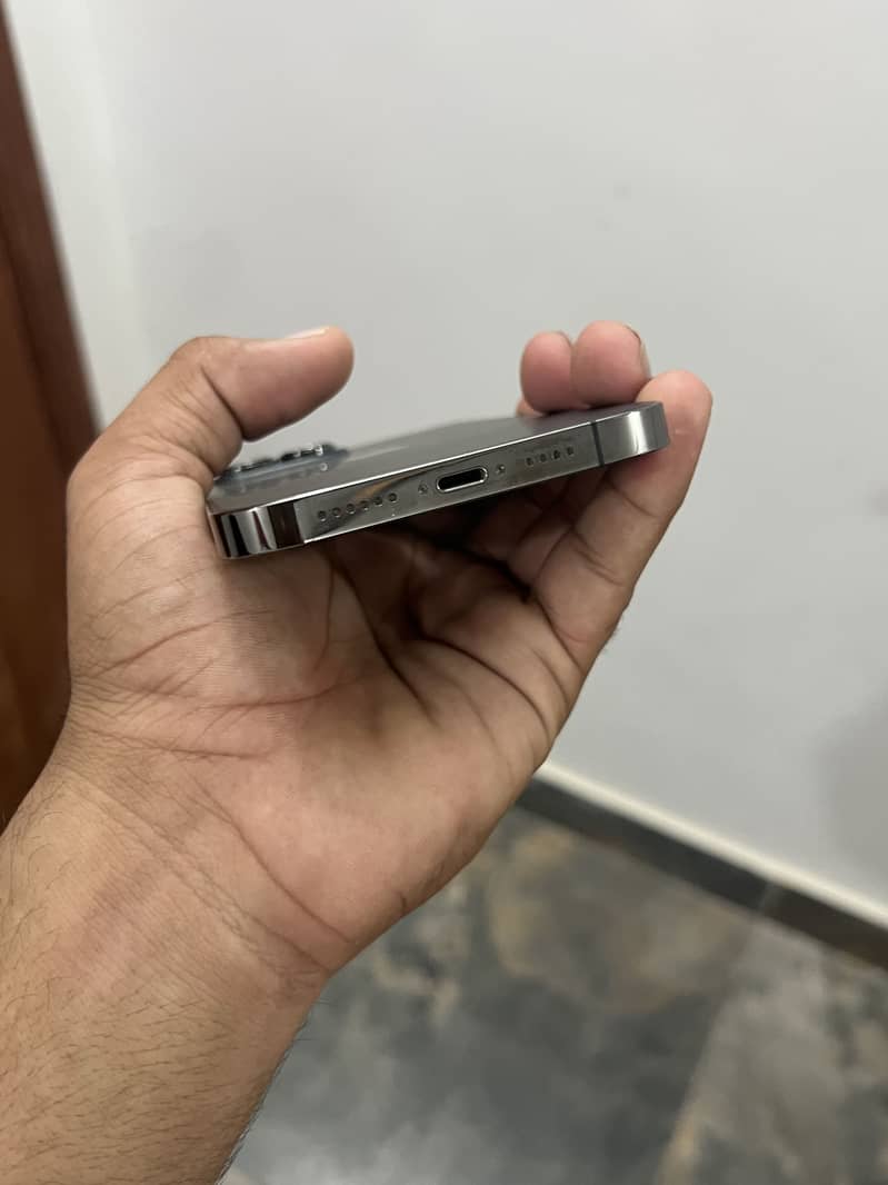 Apple iPhone 13 Pro Max 4