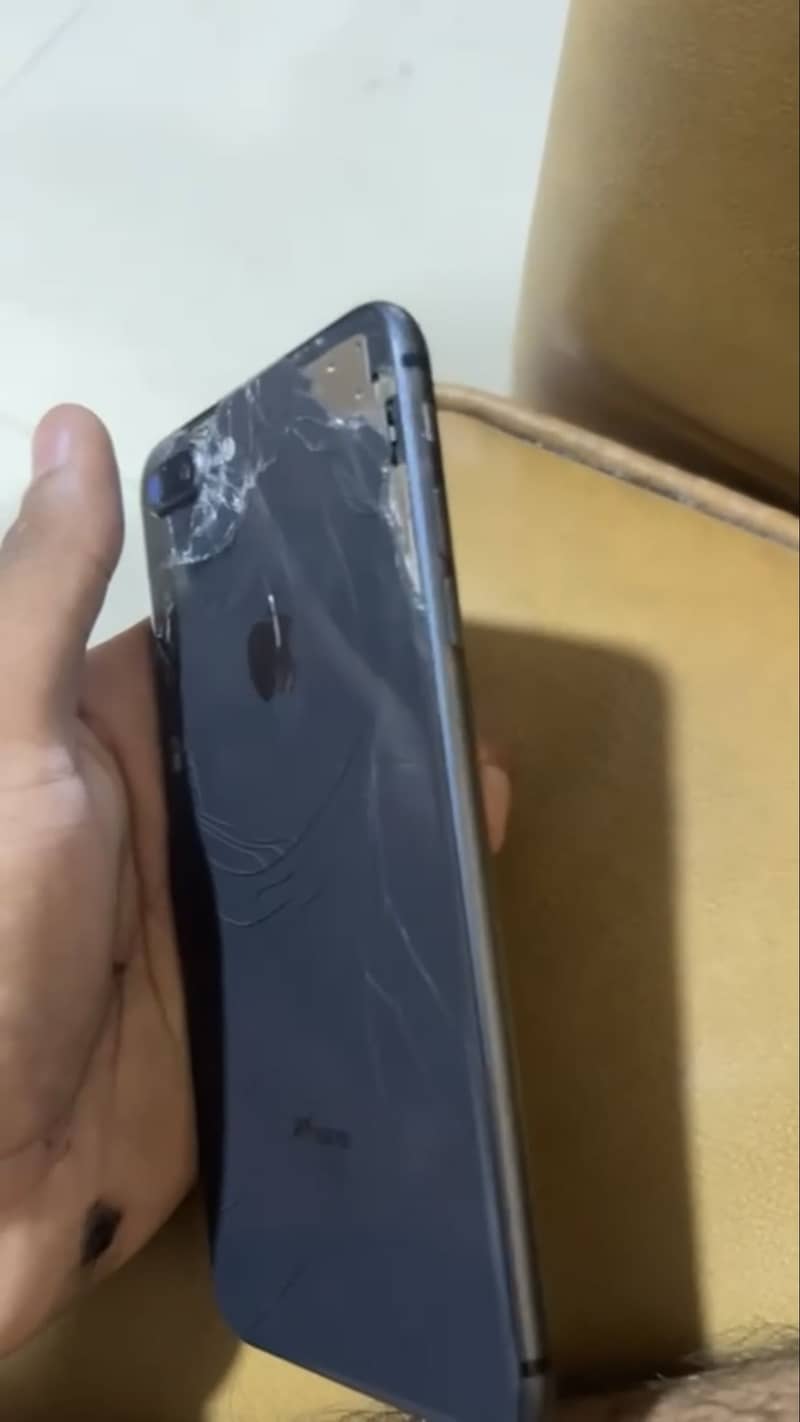 Apple iPhone 8 Plus 1