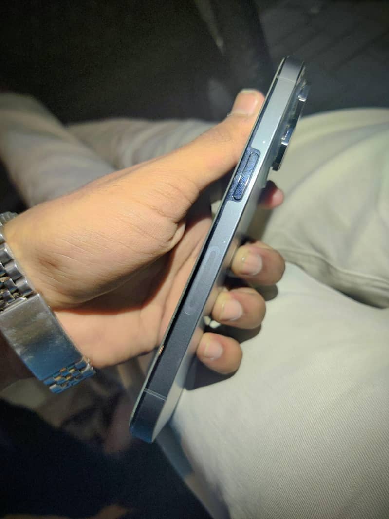 Apple iPhone 14 Pro black colour 2