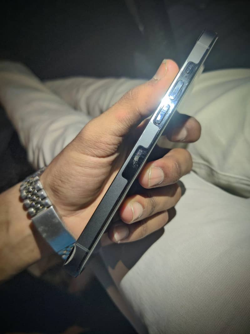 Apple iPhone 14 Pro black colour 3