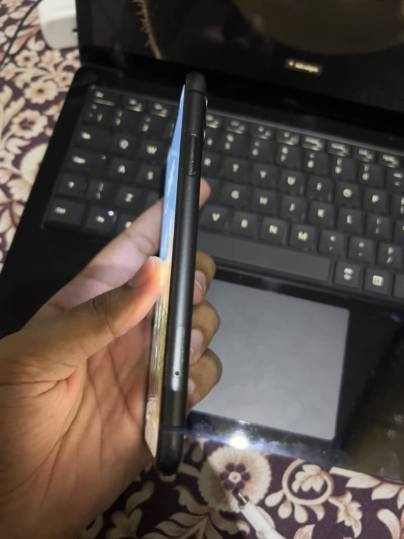 Apple iPhone 11 8