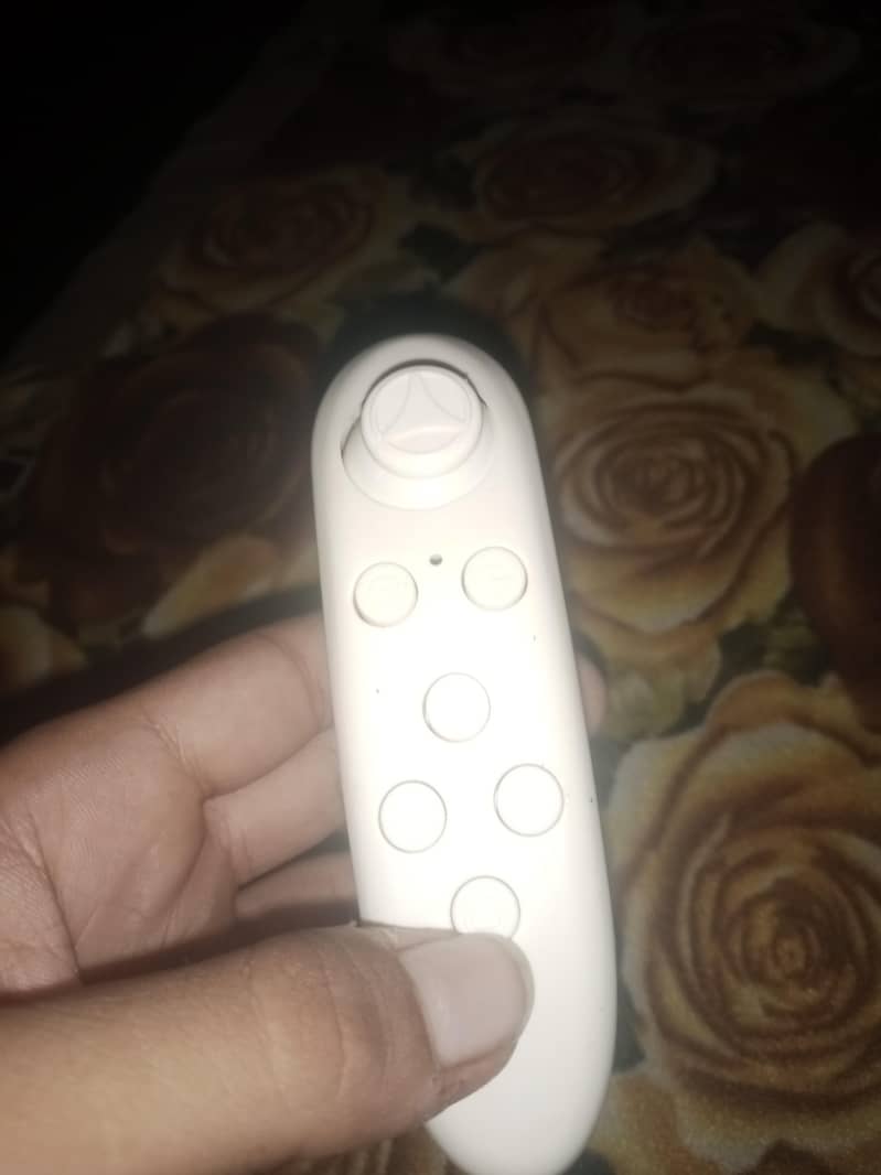 VR Box With Remote - 3D Virtual Glasses - Good Condition 3