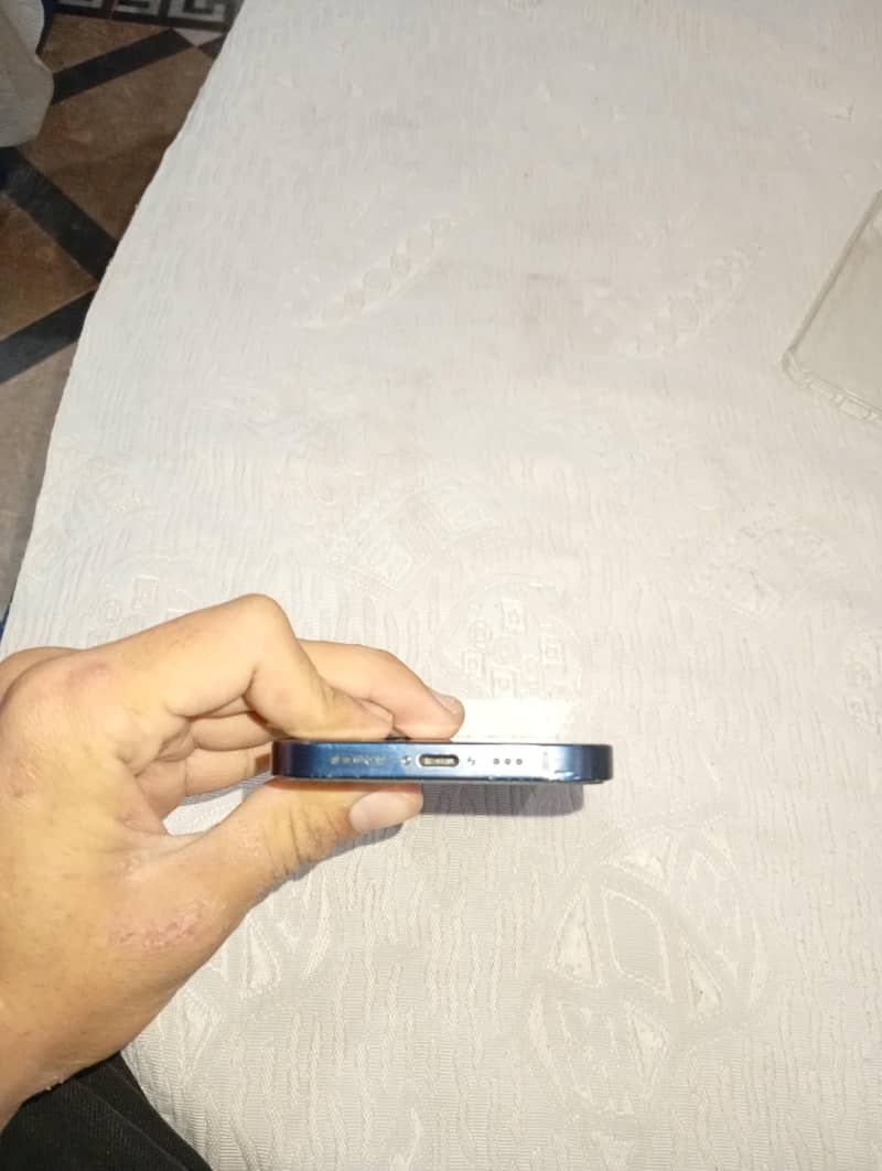 Apple iPhone 12 2