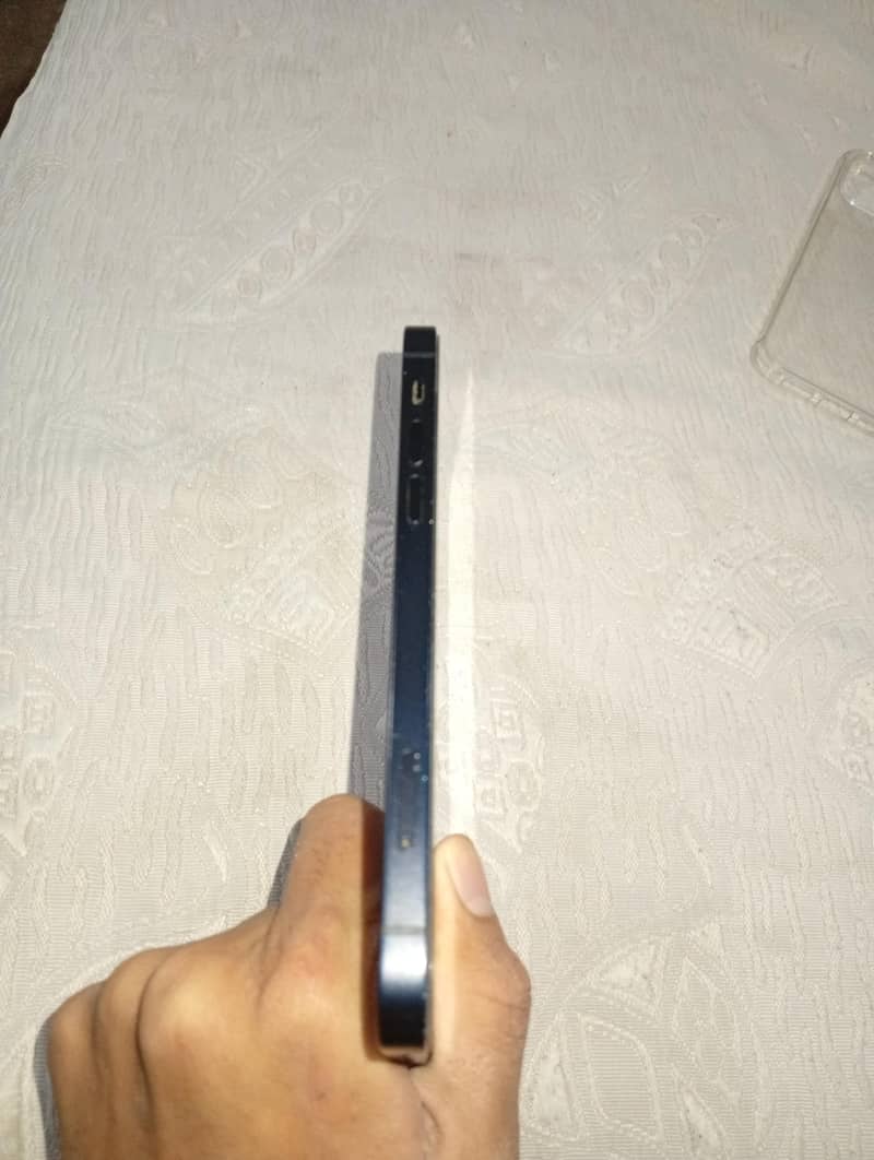 Apple iPhone 12 3
