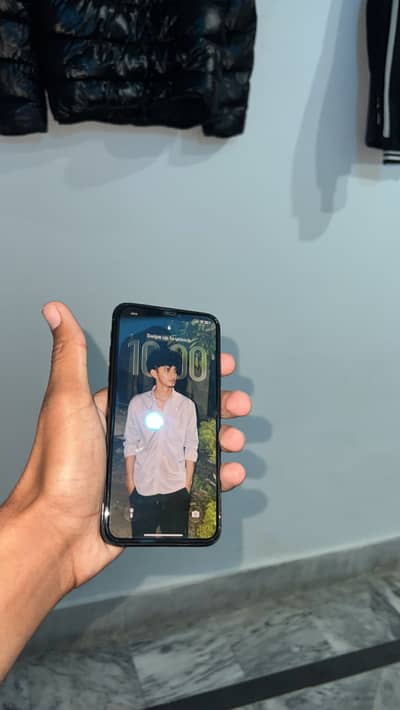 Apple iPhone 11 Pro Max physical plus eSIM (exchange posibale)