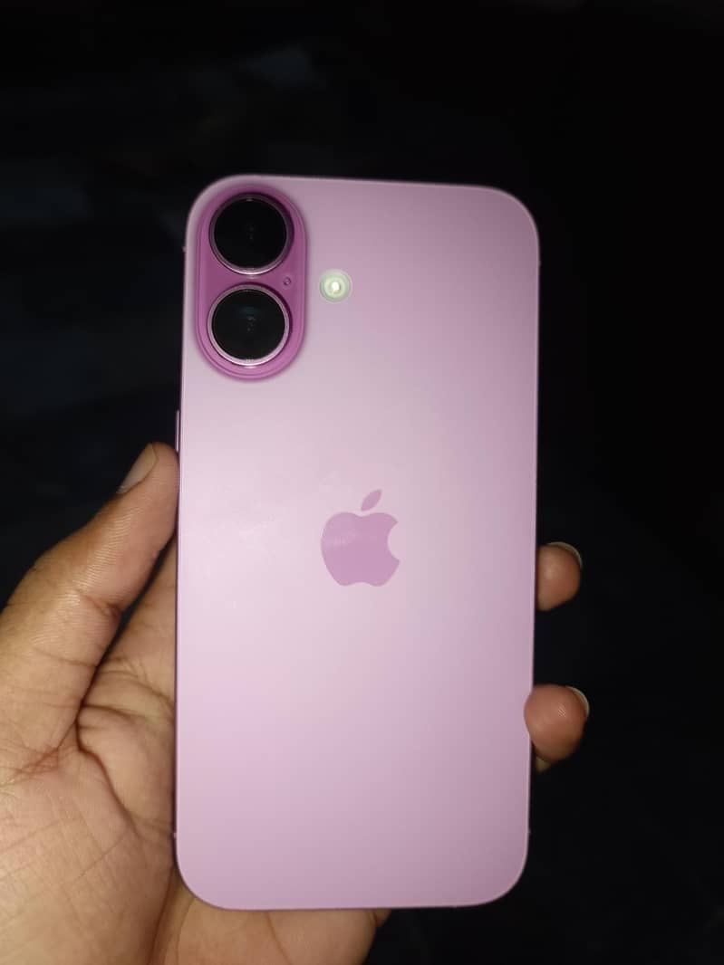 Apple iPhone 16 3