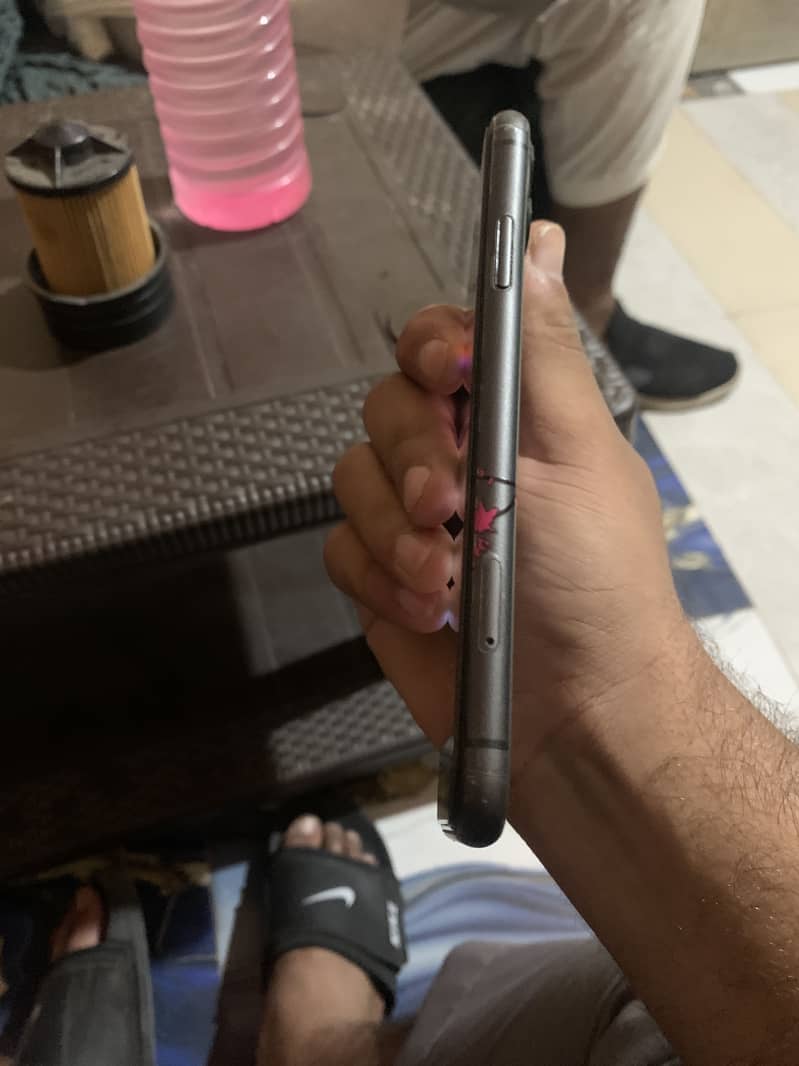 Apple iPhone 11 4