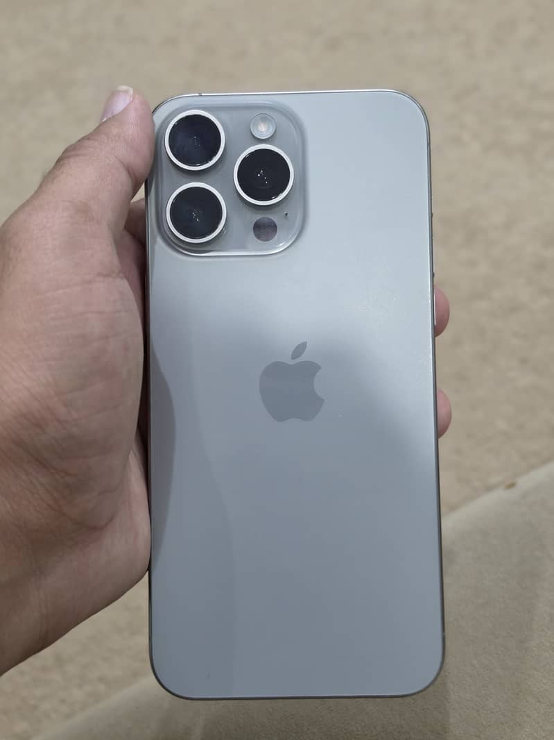 Apple iPhone 15 Pro Max 0