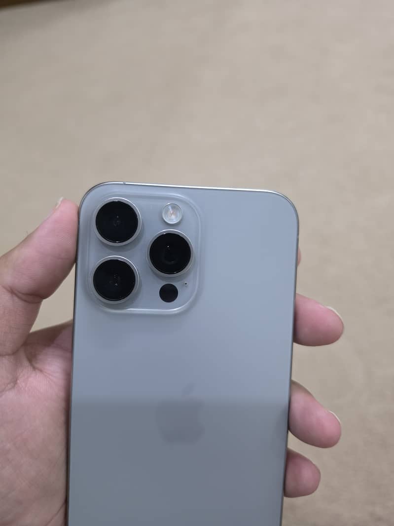 Apple iPhone 15 Pro Max 1
