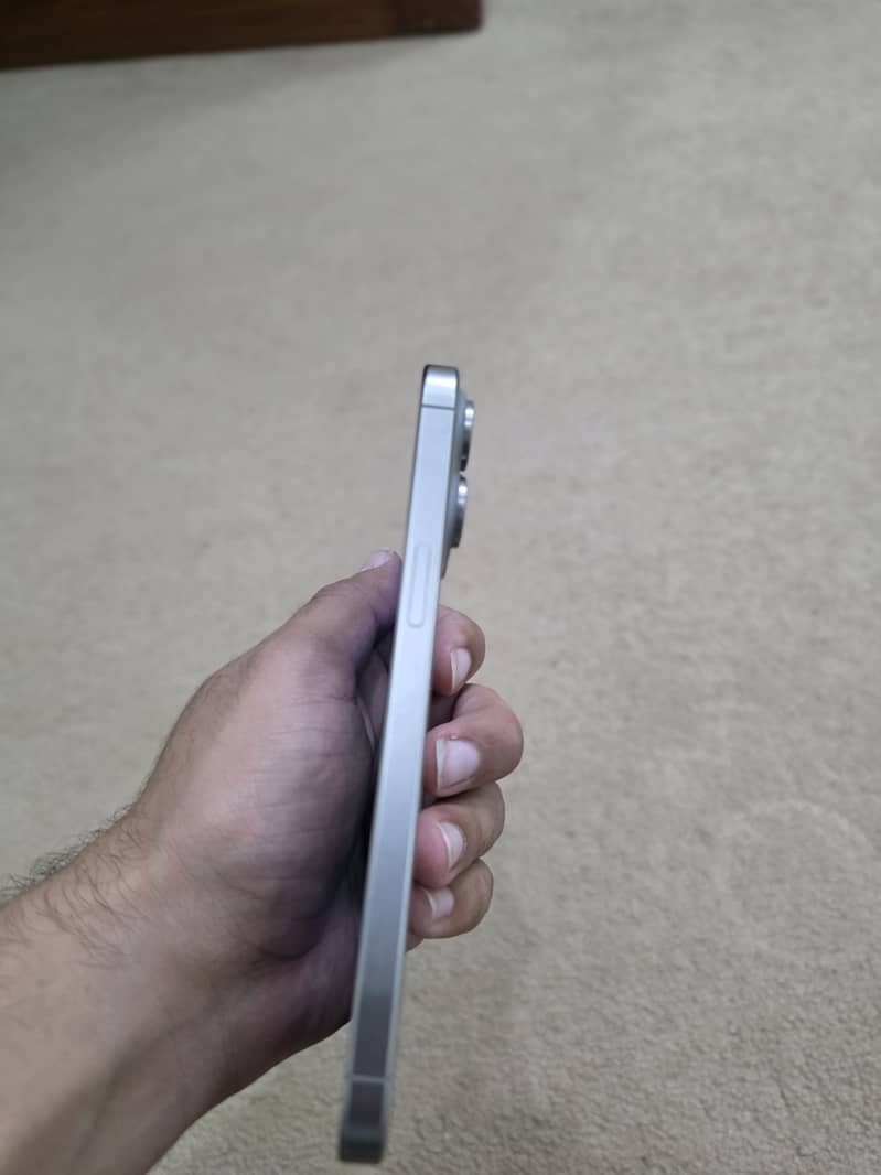 Apple iPhone 15 Pro Max 2