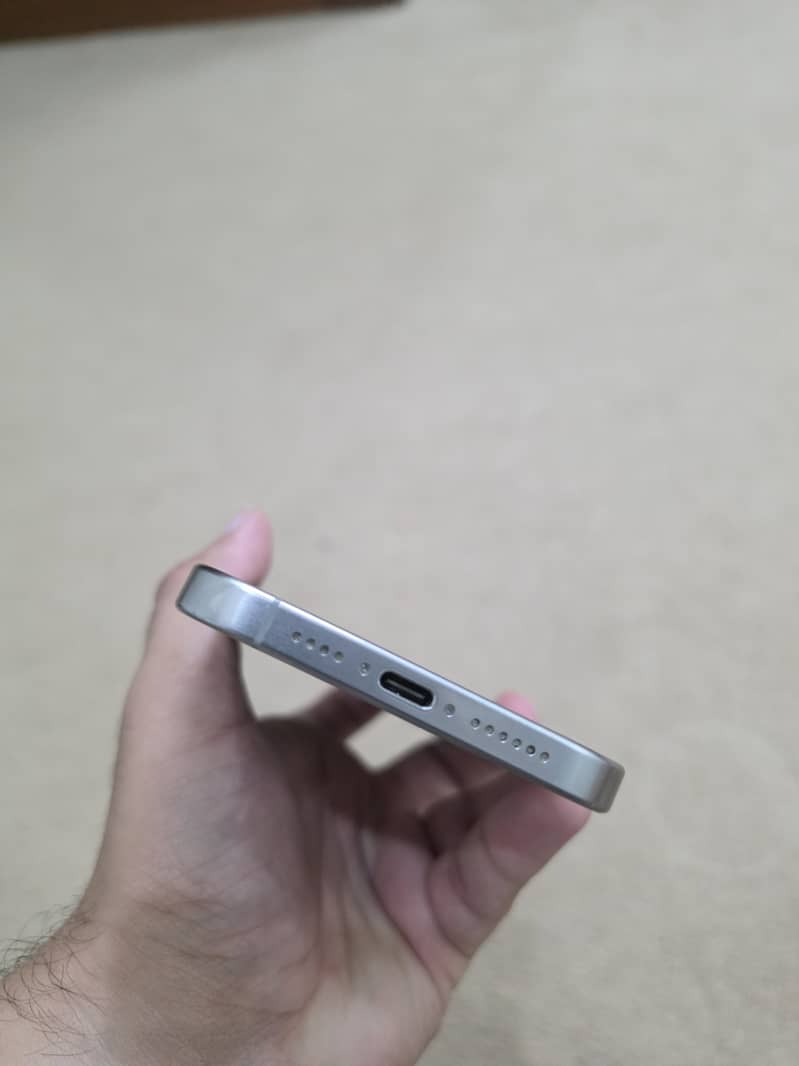 Apple iPhone 15 Pro Max 3