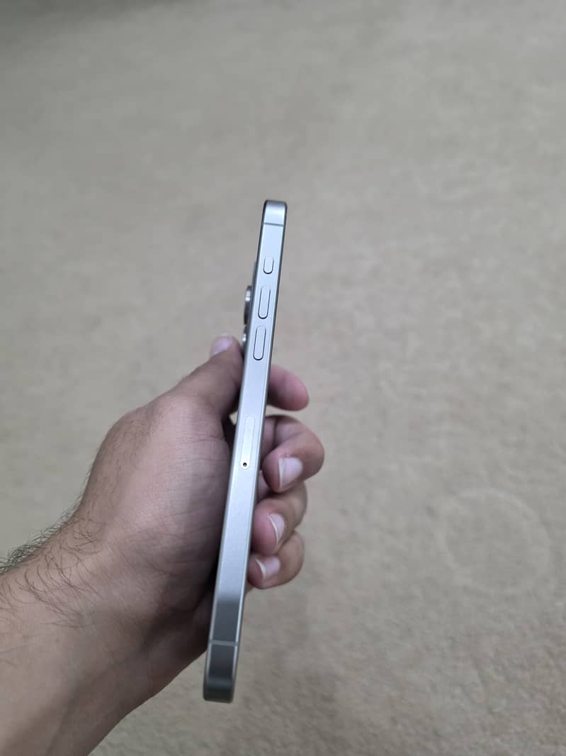 Apple iPhone 15 Pro Max 4