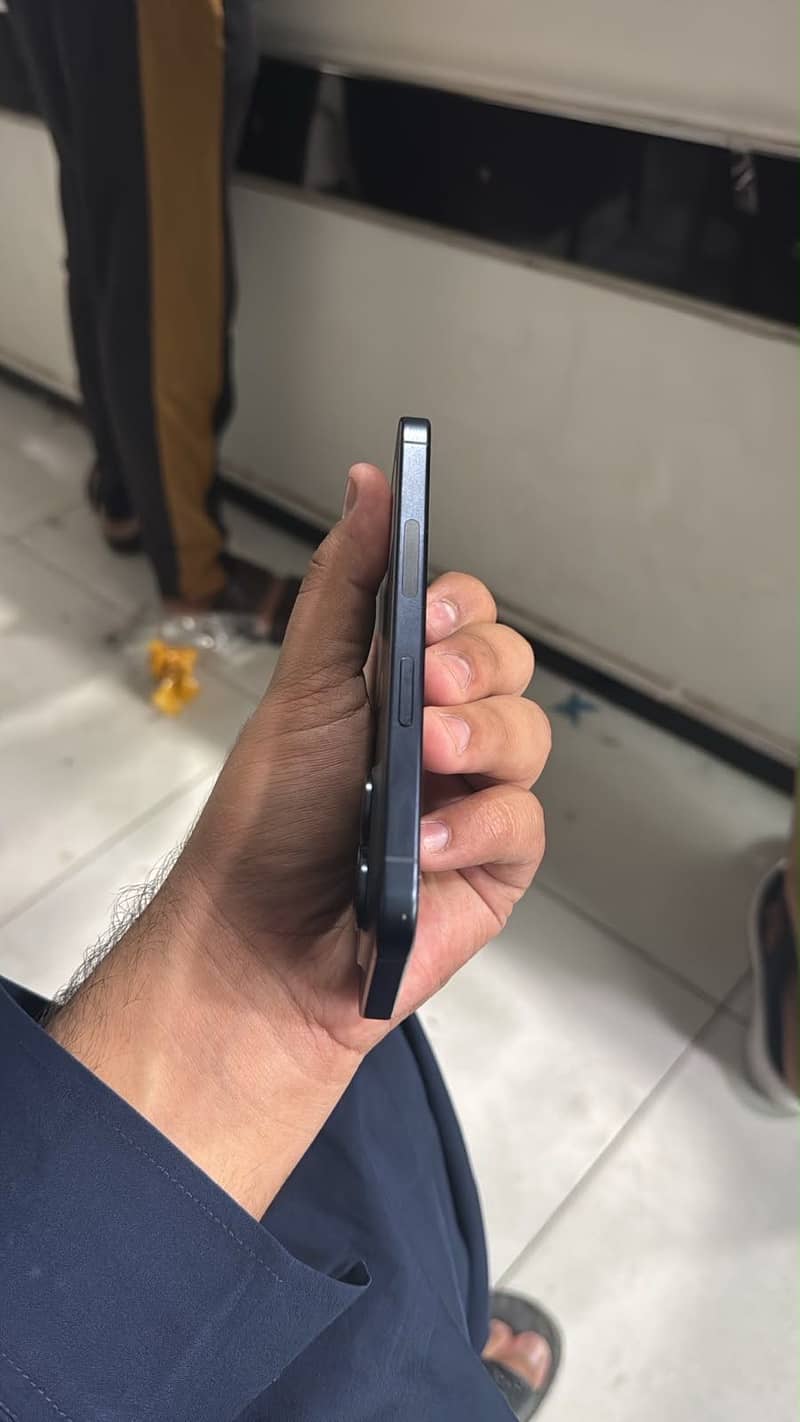 Apple iPhone 15 Pro 2