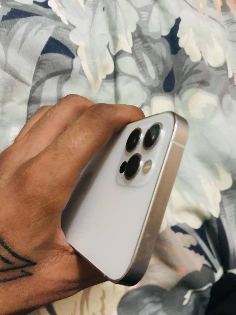 Apple iPhone 12 Pro 3
