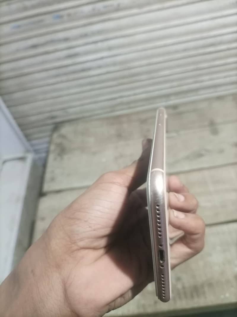 Apple iPhone 8 plus 0