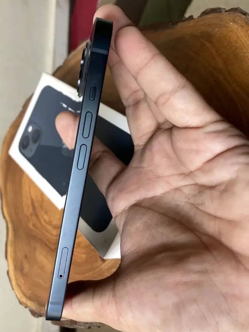 Apple iPhone 14 3