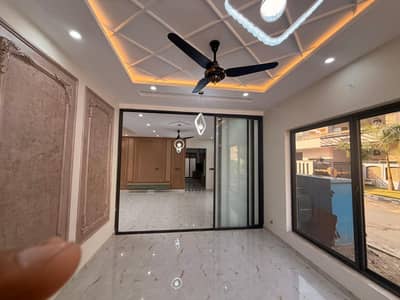 8 Marla Designer House Near To Markaz And Park