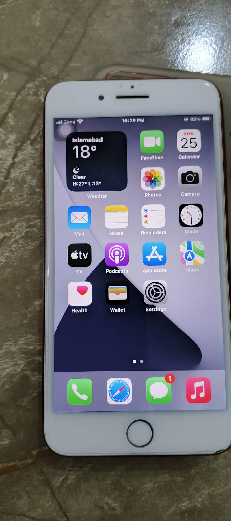 Apple iPhone 7 plus 1