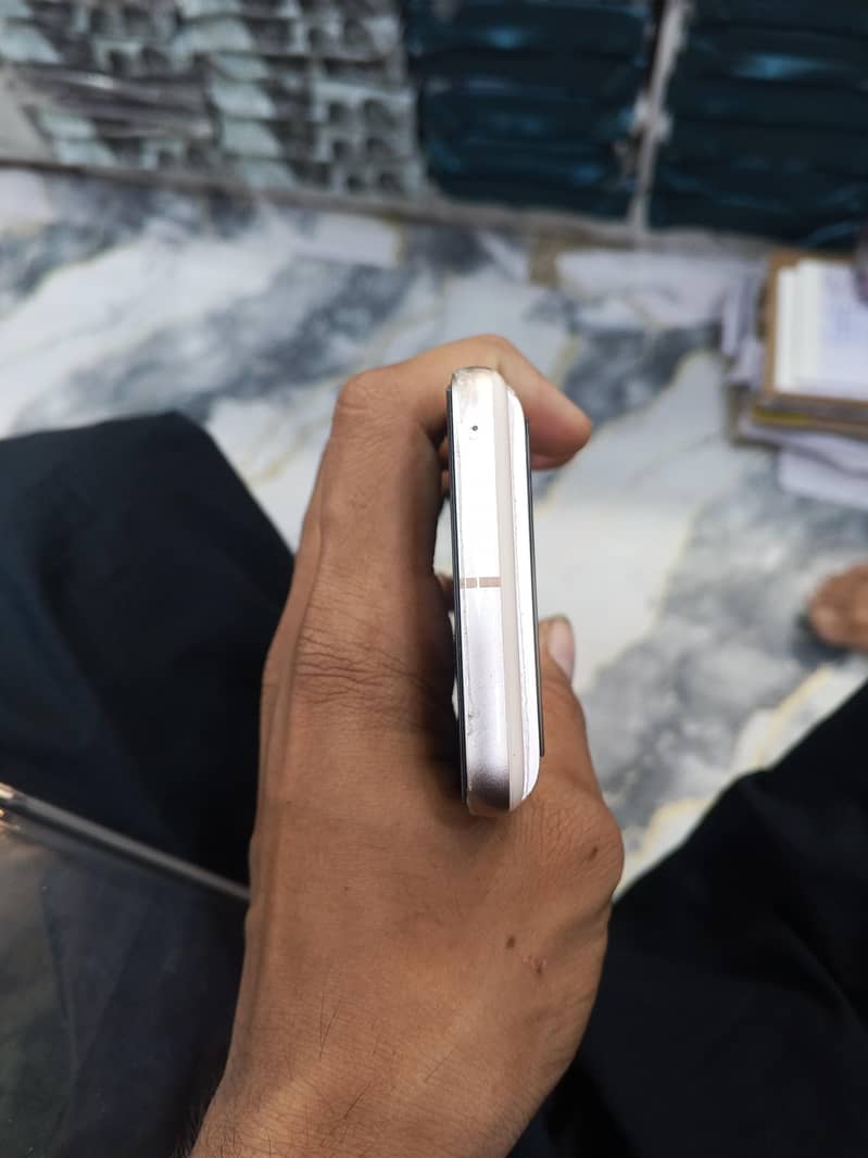 Google Pixel 8 5