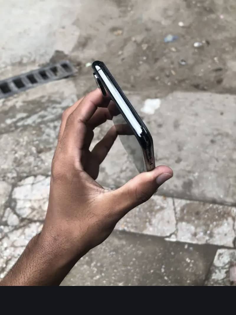 Apple iPhone XS Max 2