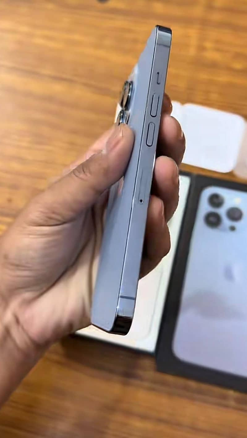 Apple iPhone 13 Pro 2
