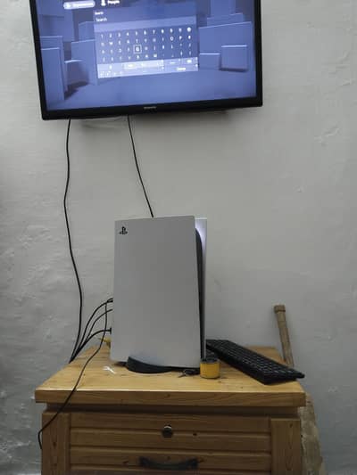 Ps5 US model 1Tb total 4 month less used with box.