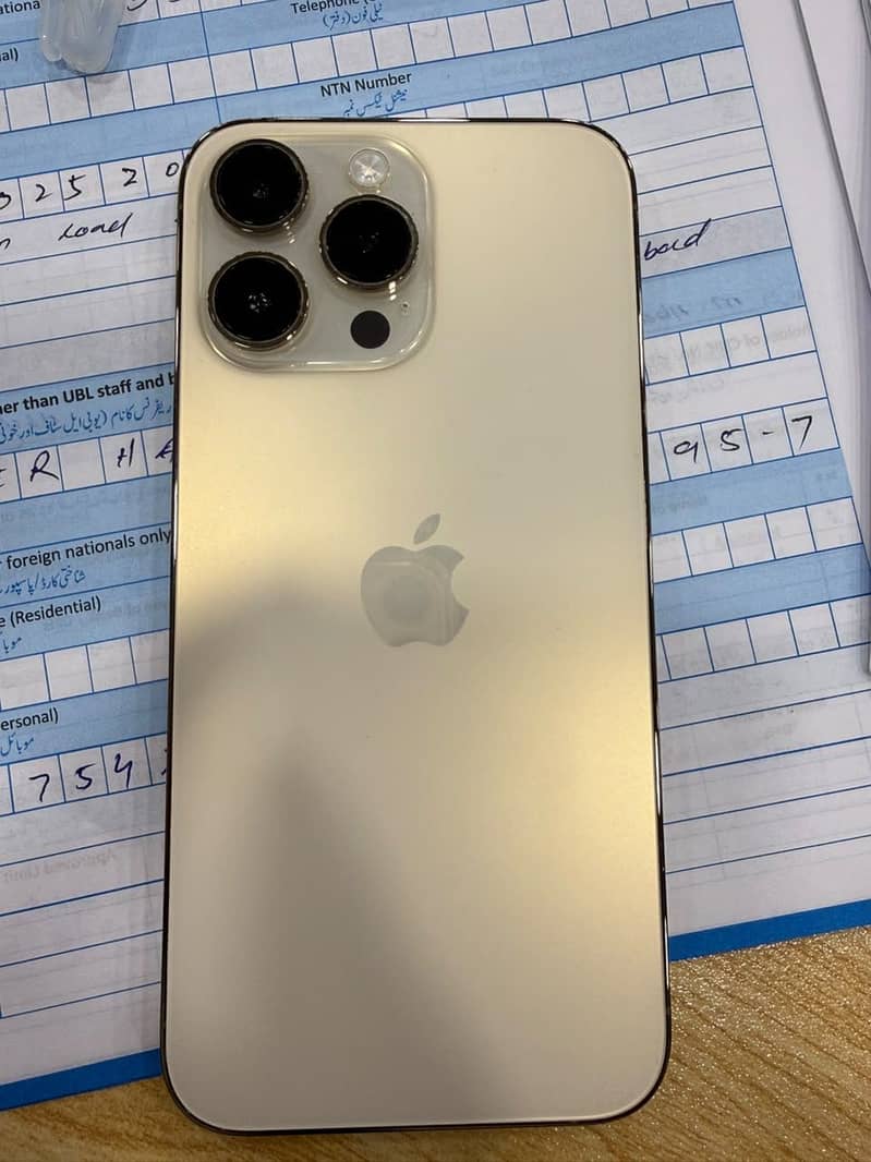 Apple iPhone 14 Pro Max 0