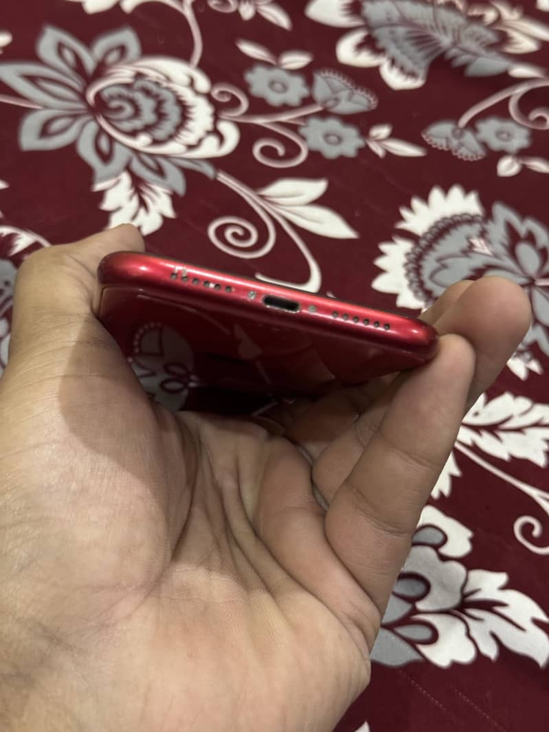 Apple iPhone 11 4