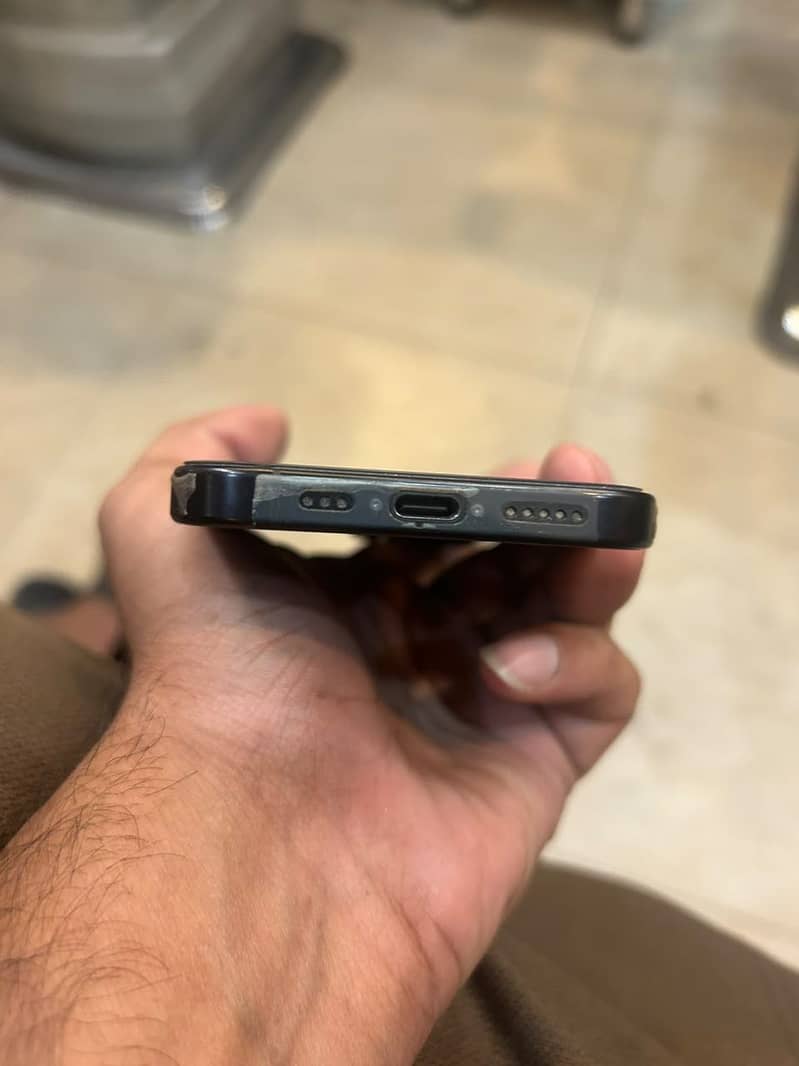 Apple iPhone 16 Pro 1