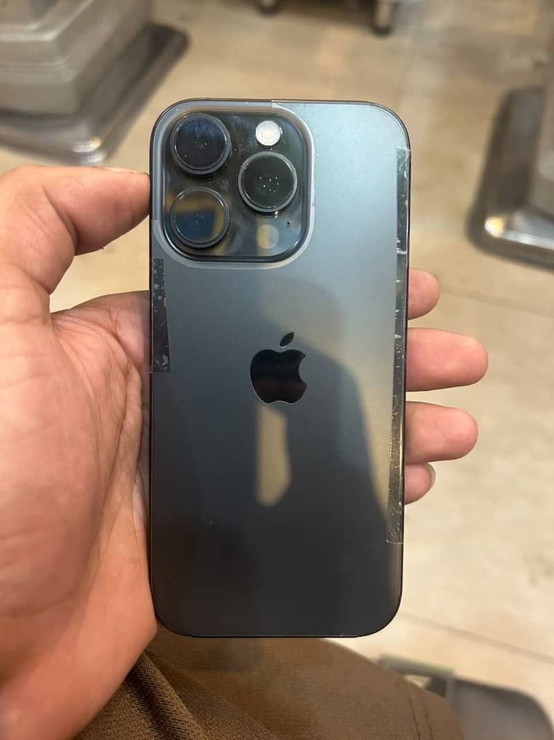 Apple iPhone 16 Pro 3
