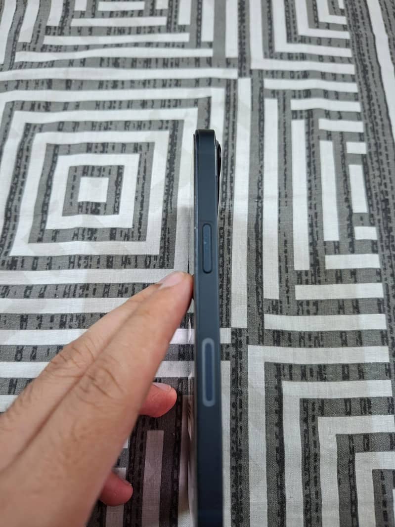 Apple iPhone 13 2