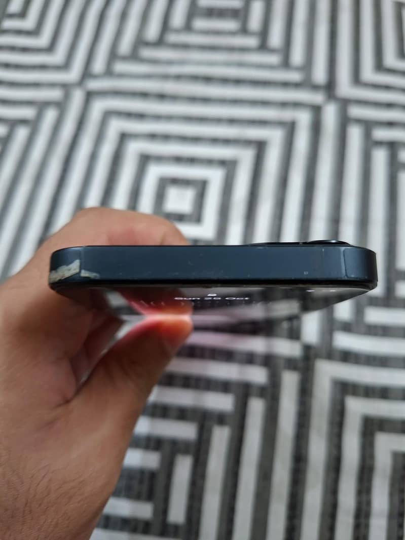 Apple iPhone 13 4
