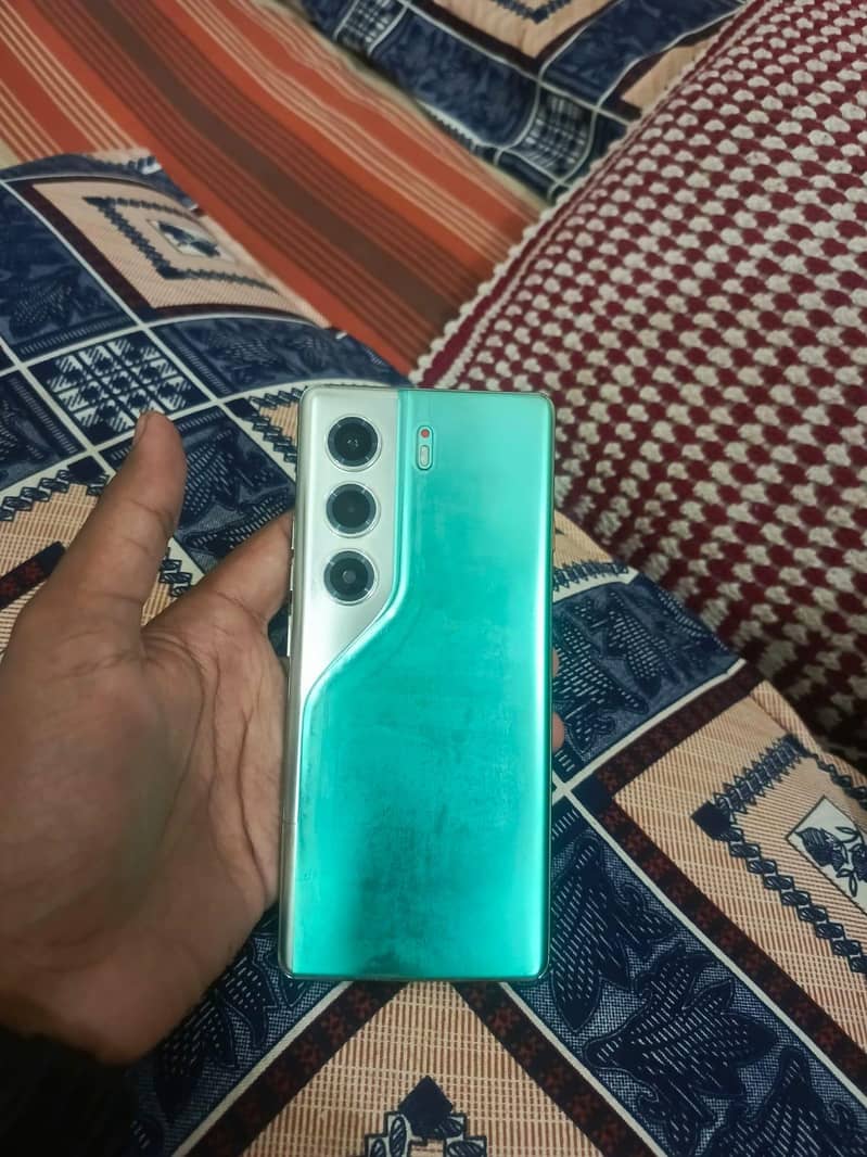 Tecno CAMON 40 Pro 0
