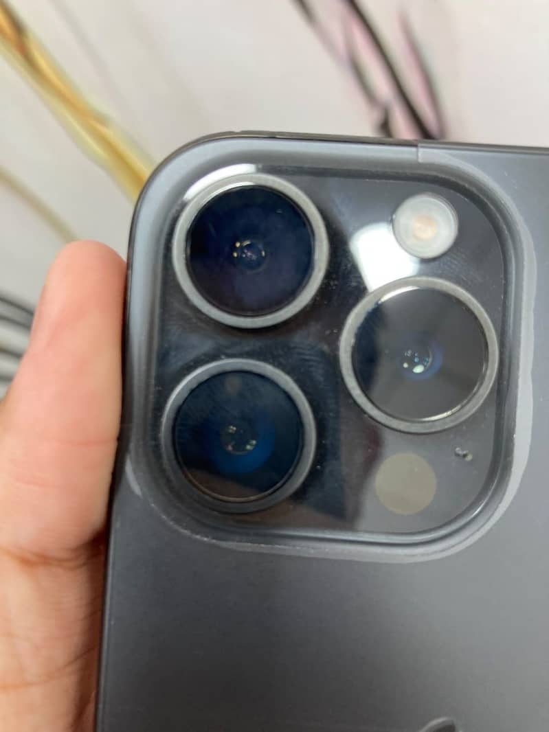 Apple iPhone 15 Pro 2