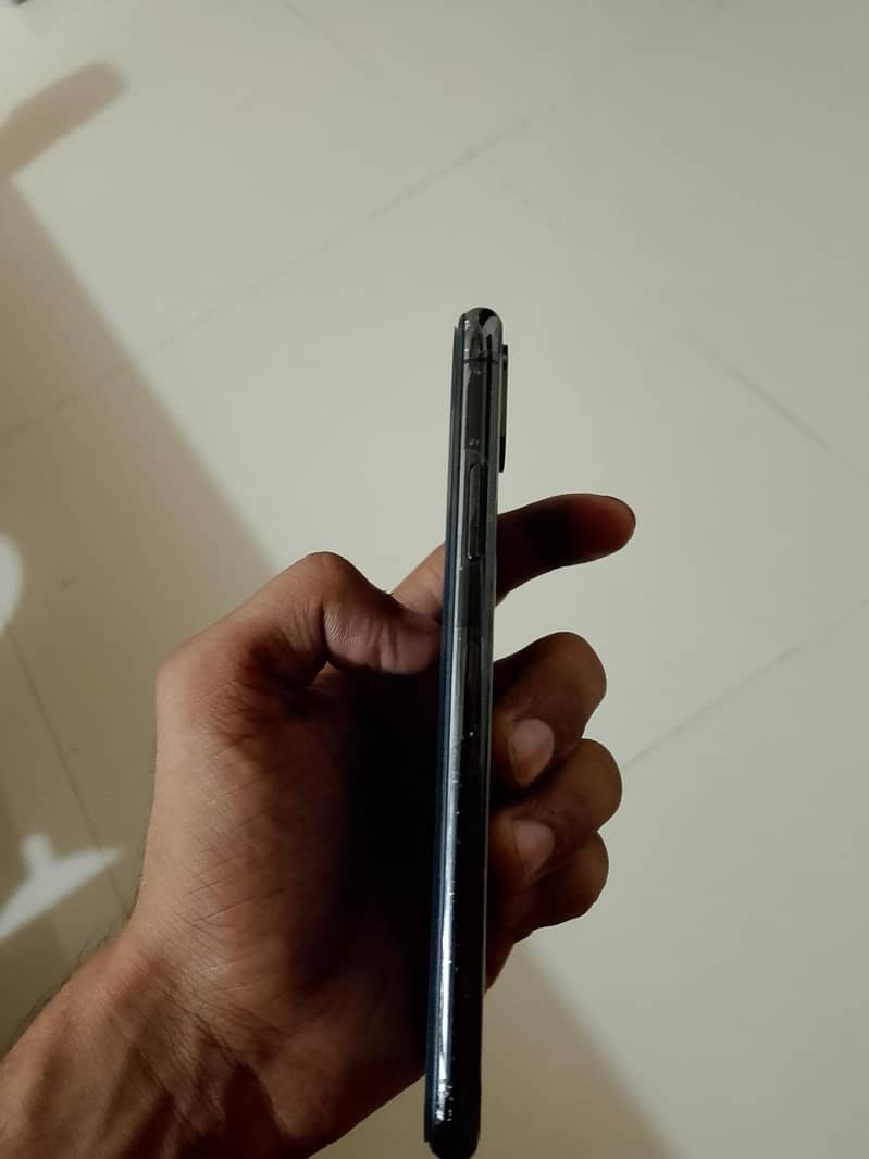 Apple iPhone X 3