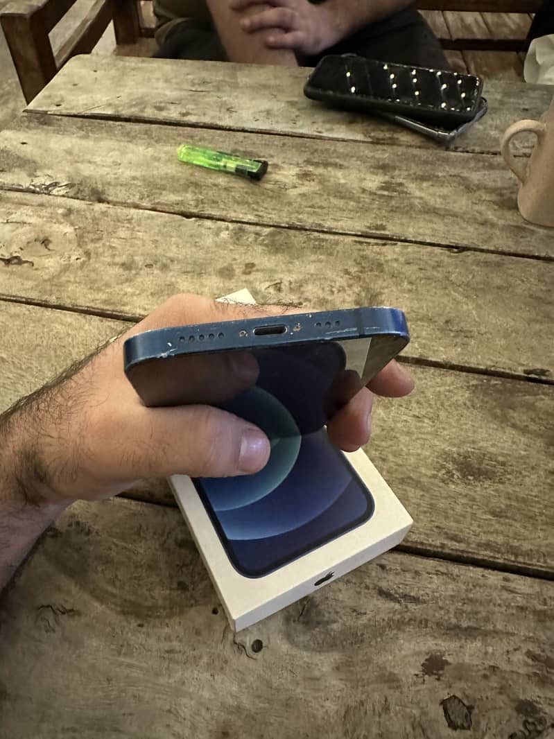 Apple iPhone 12 1
