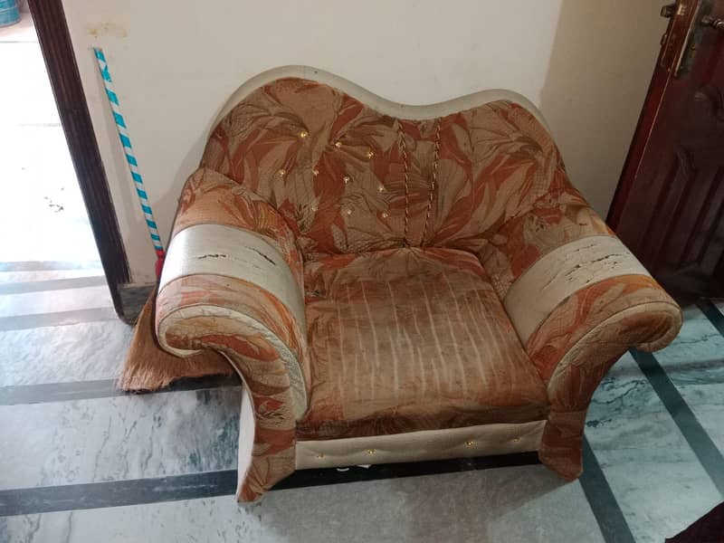 Five seater used sofa set. 2
