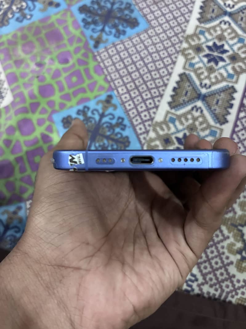 Apple iPhone 16 5