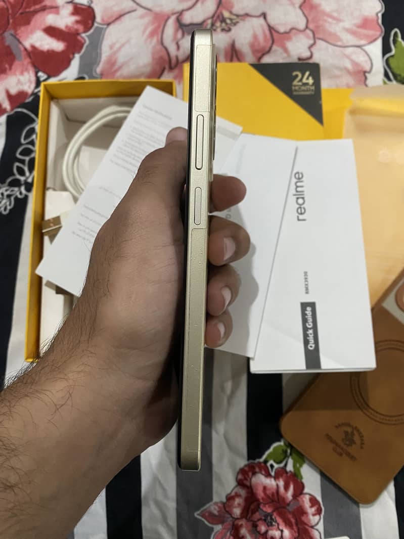 Realme C61 6