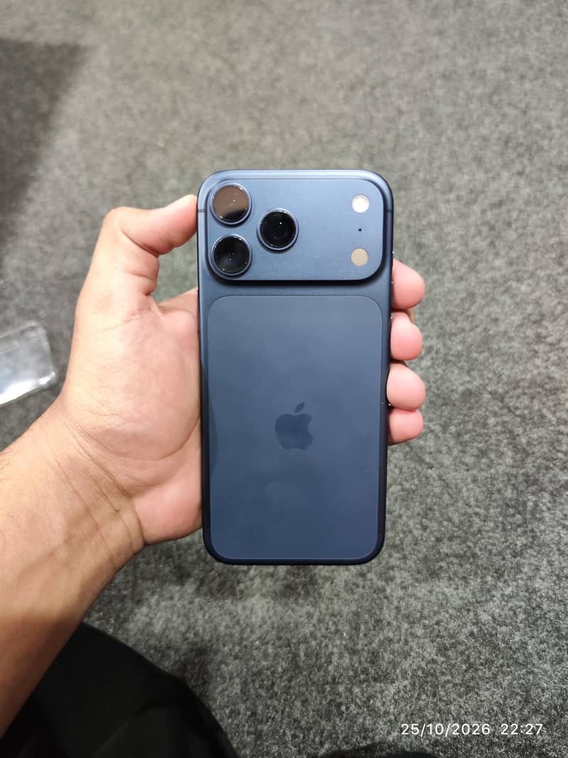 Apple iPhone 17 Pro Max 1