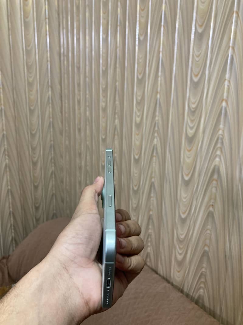 Apple iPhone 15 plus 3