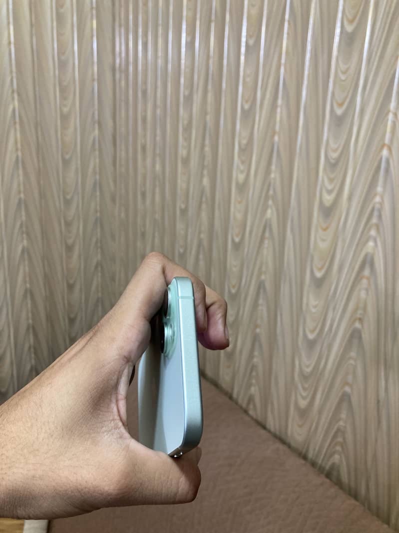 Apple iPhone 15 plus 4