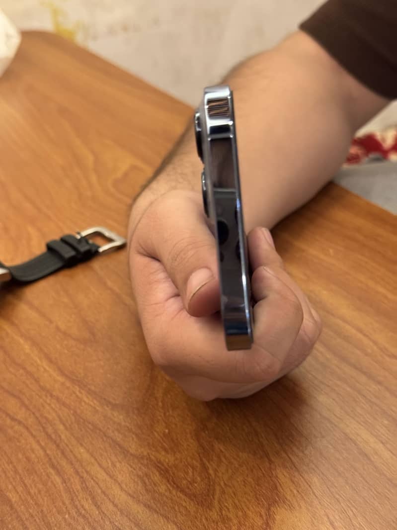 Apple iPhone 13 Pro Max 4