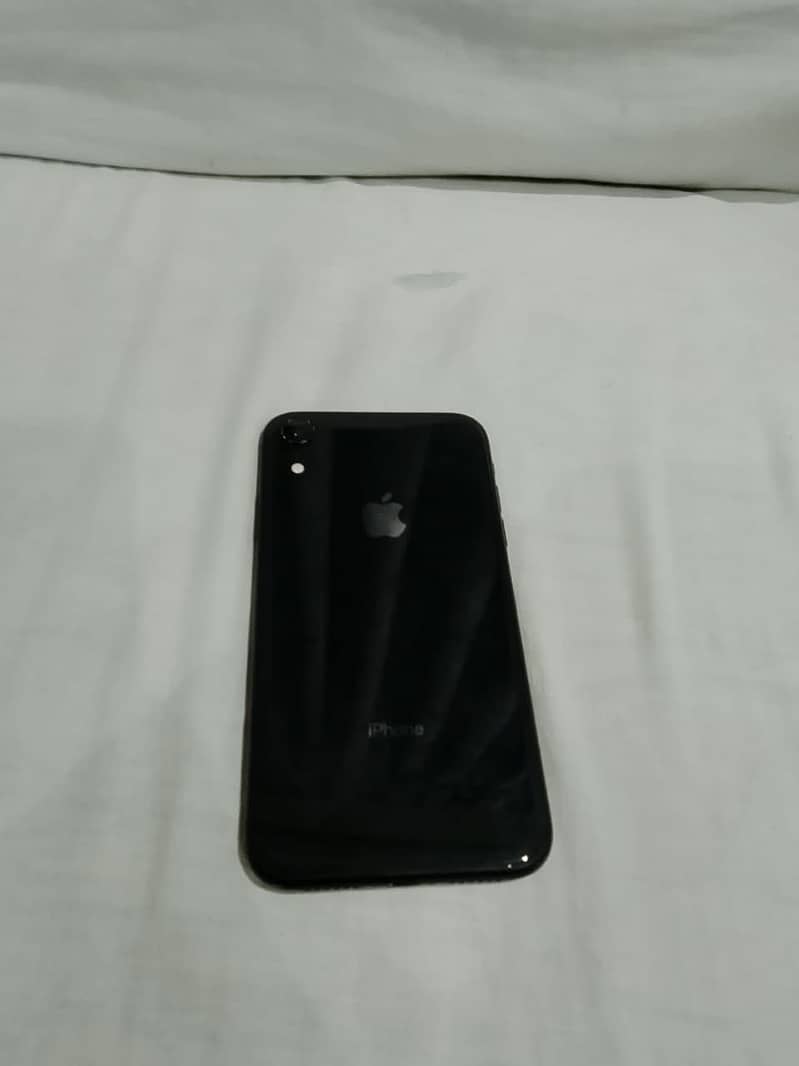 iPhone XR 1