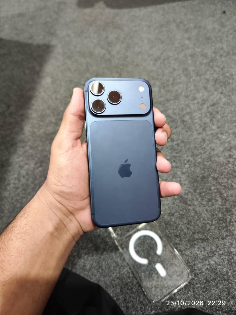 Apple iPhone 17 Pro Max 5